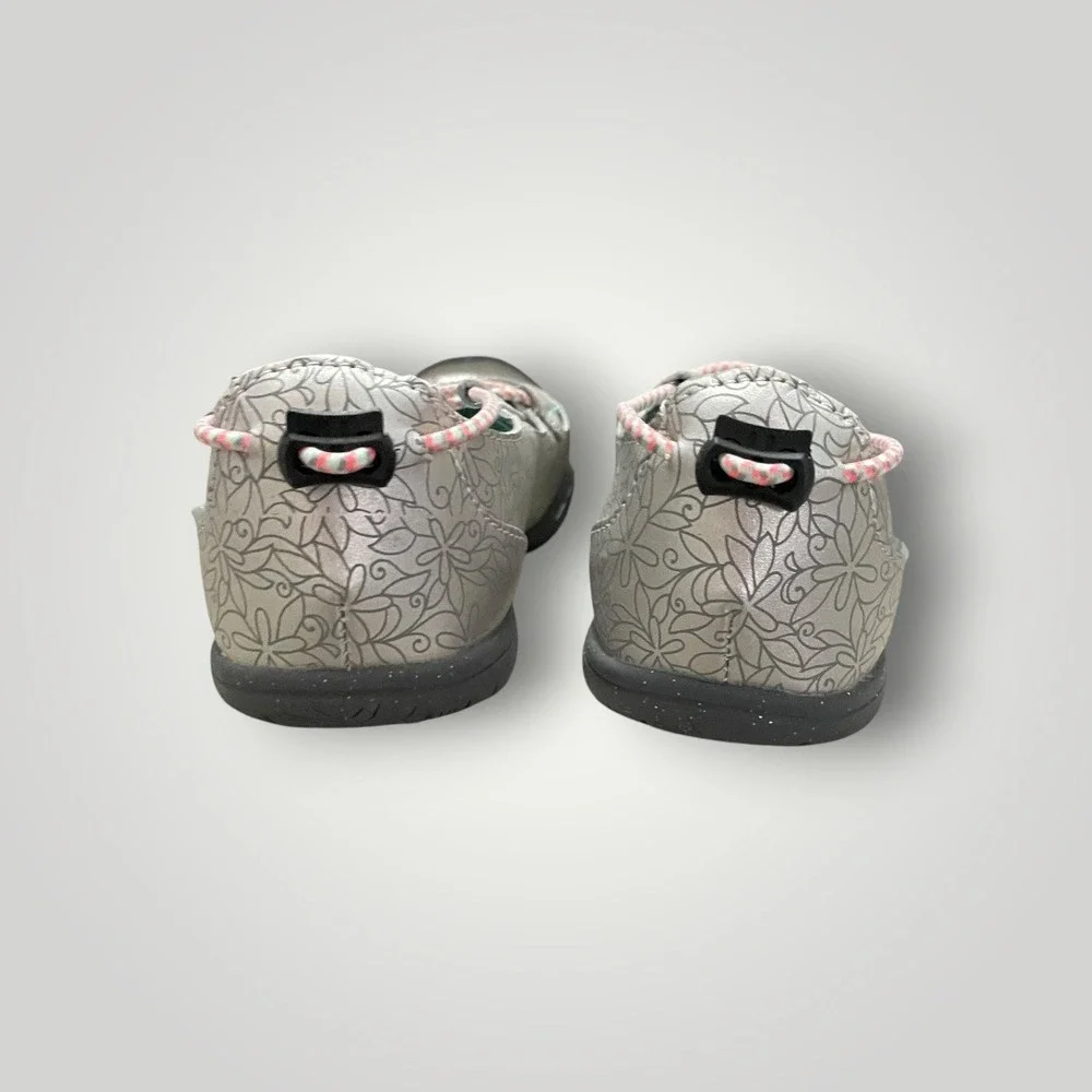 Jambu KD Ayami Mary Jane‎ Kids Size 2M Silver Floral Water Ready Bungee Flats